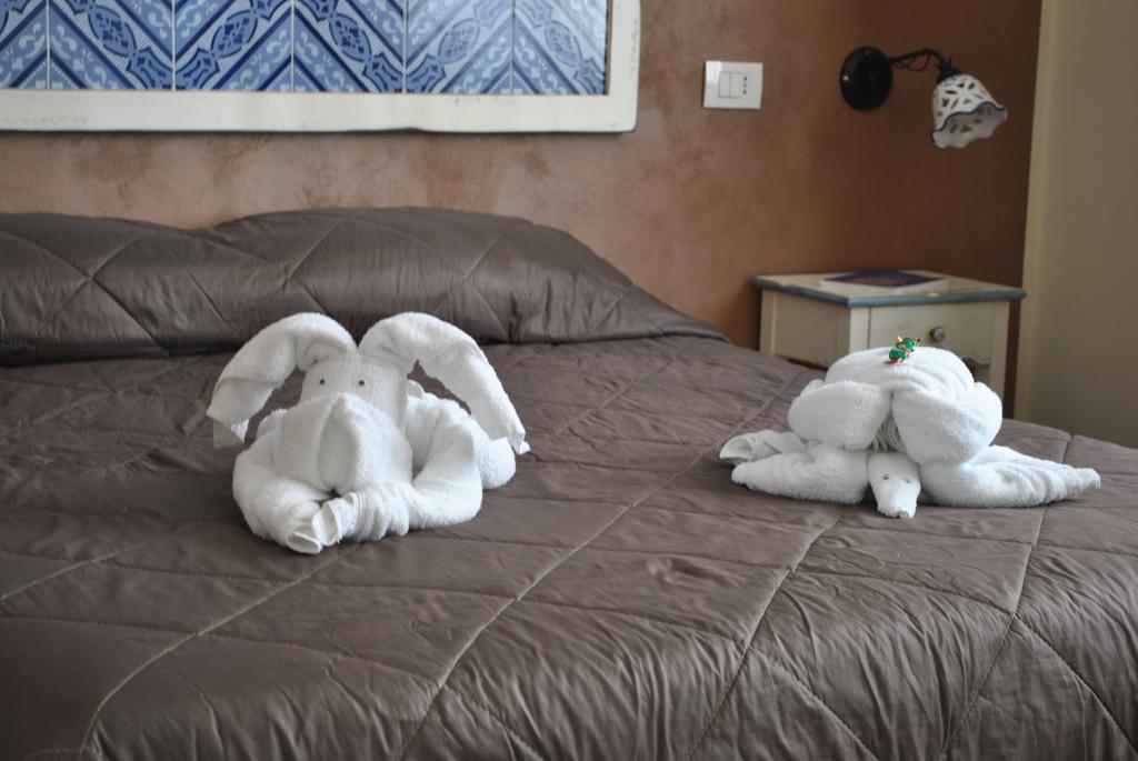 Deluxe Double Room,190238482:JPEG